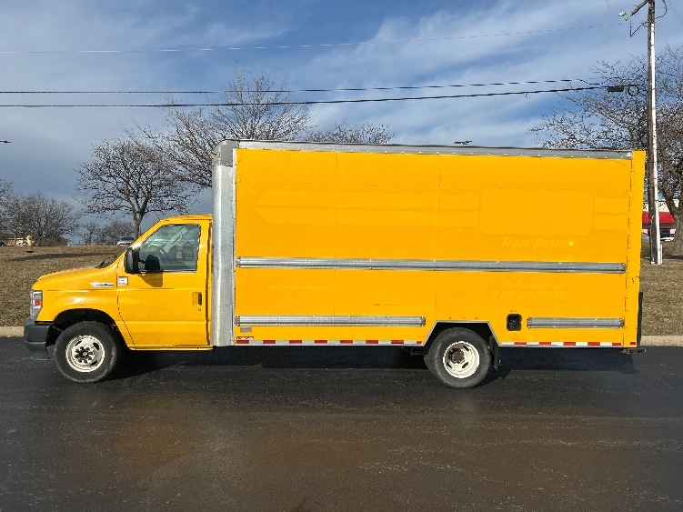 Used 2022 Ford E-350 - photo 6