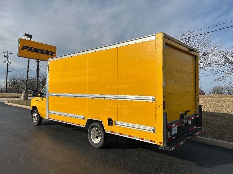 Used 2022 Ford E-350 - photo 8