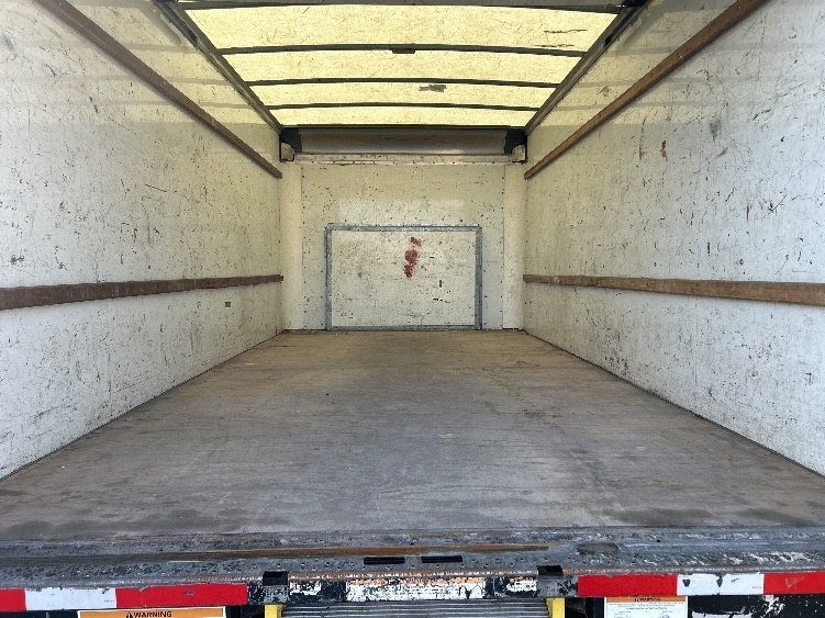 Used 2022 Ford E-350 - photo 10