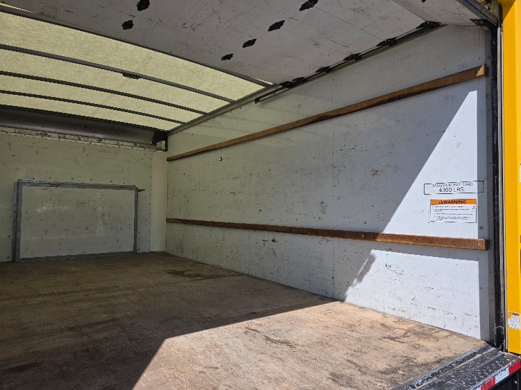 Used 2022 Ford E-350 - photo 14