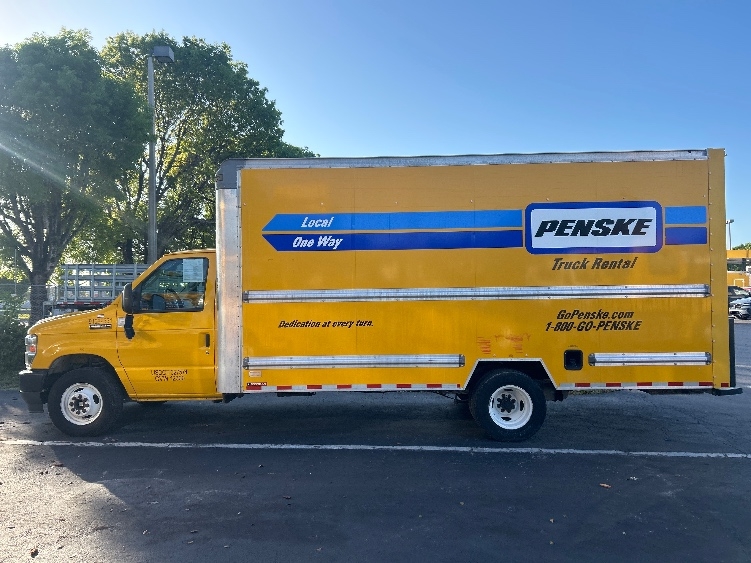 Used 2022 Ford E-350 - photo 6