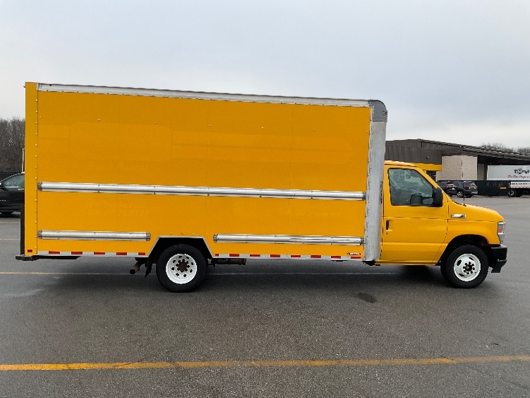 Used 2022 Ford E-350 - photo 17