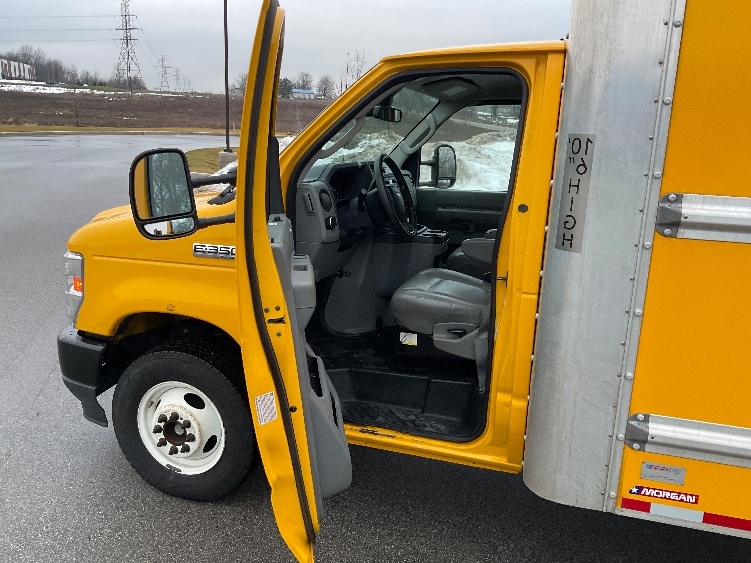 Used 2022 Ford E-350 - photo 18