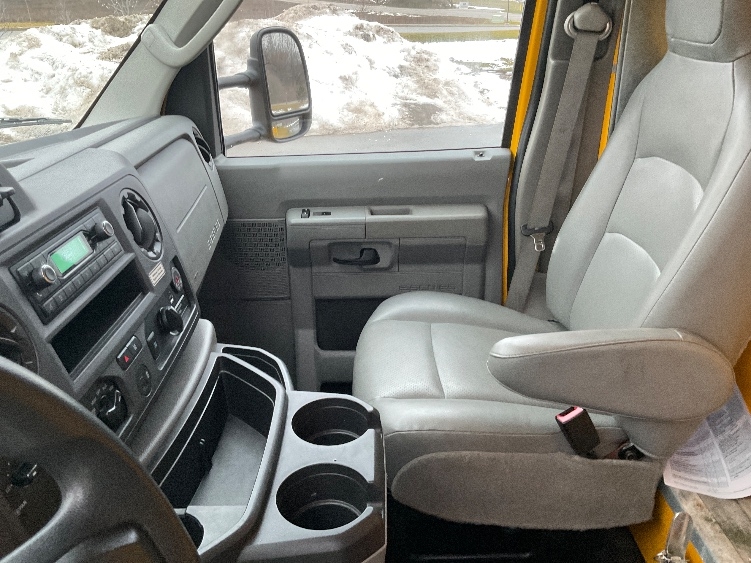 Used 2022 Ford E-350 - photo 21