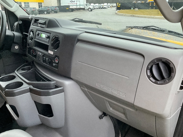 Used 2022 Ford E-350 - photo 23