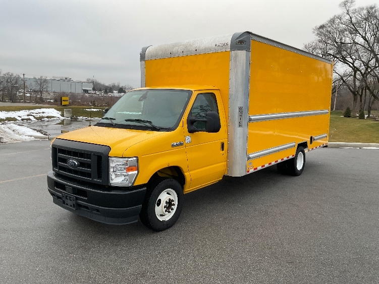 Used 2022 Ford E-350 - photo 5