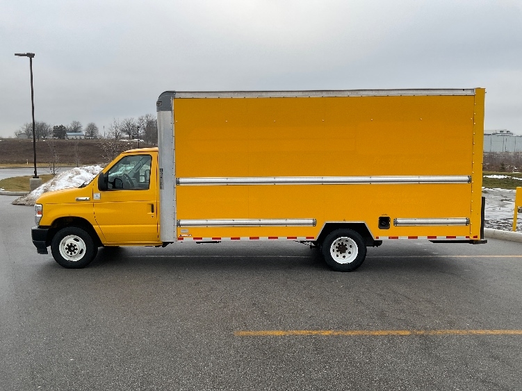 Used 2022 Ford E-350 - photo 6