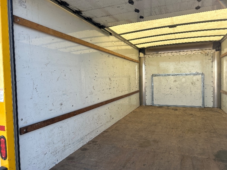 Used 2022 Ford E-350 - photo 13