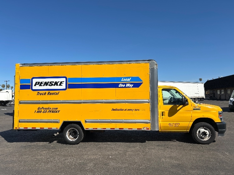 Used 2022 Ford E-350 - photo 17