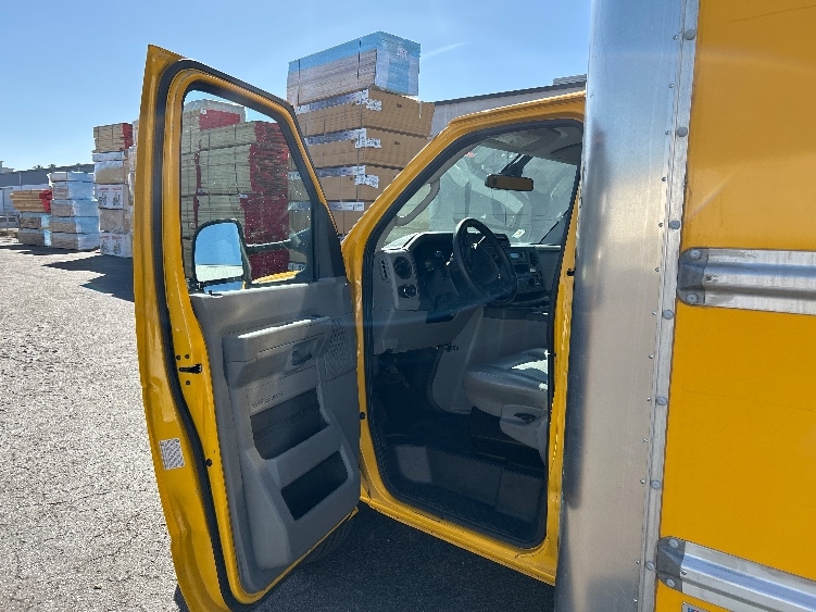 Used 2022 Ford E-350 - photo 18
