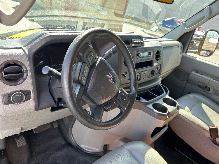 Used 2022 Ford E-350 - photo 19