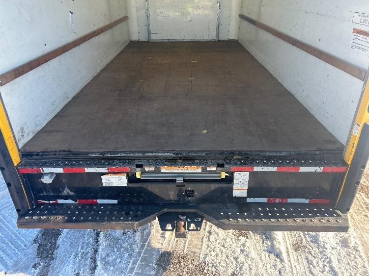 Used 2022 Ford E-350 - photo 12