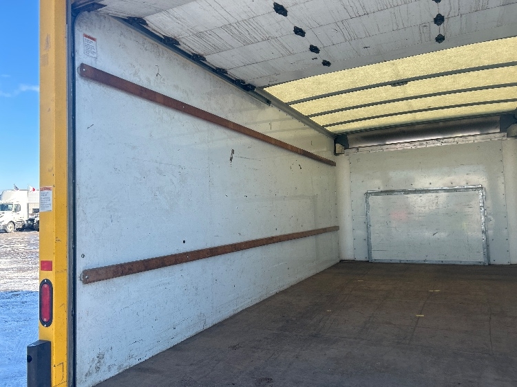 Used 2022 Ford E-350 - photo 13