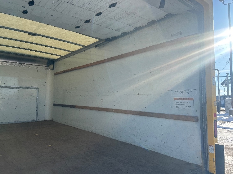 Used 2022 Ford E-350 - photo 14