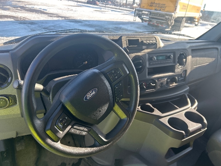 Used 2022 Ford E-350 - photo 19