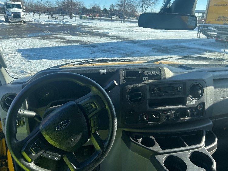 Used 2022 Ford E-350 - photo 20