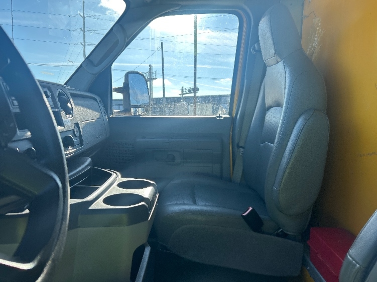 Used 2022 Ford E-350 - photo 21