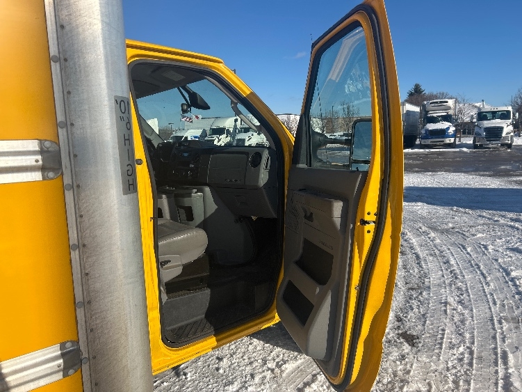 Used 2022 Ford E-350 - photo 22