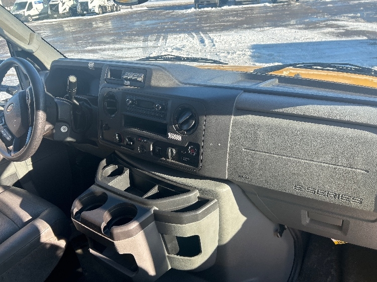 Used 2022 Ford E-350 - photo 24