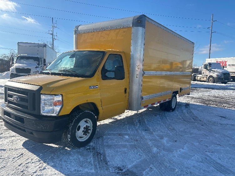 Used 2022 Ford E-350 - photo 5