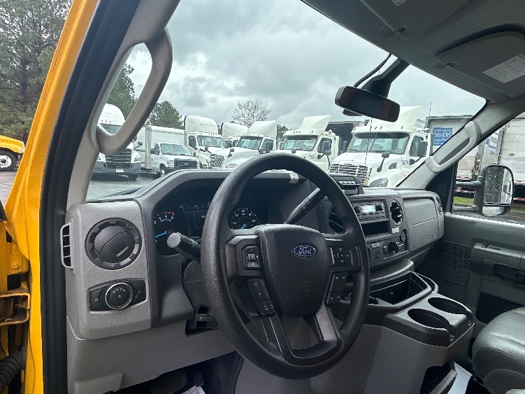Used 2022 Ford E-350 - photo 17