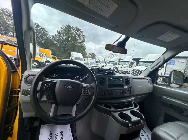 Used 2022 Ford E-350 - photo 18