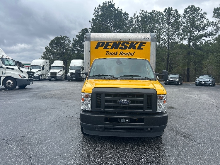 Used 2022 Ford E-350 - photo 2