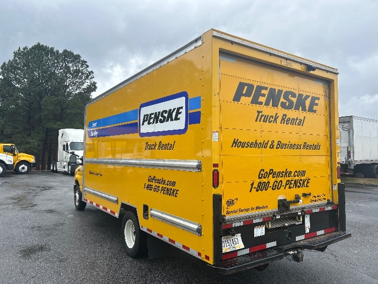 Used 2022 Ford E-350 - photo 8