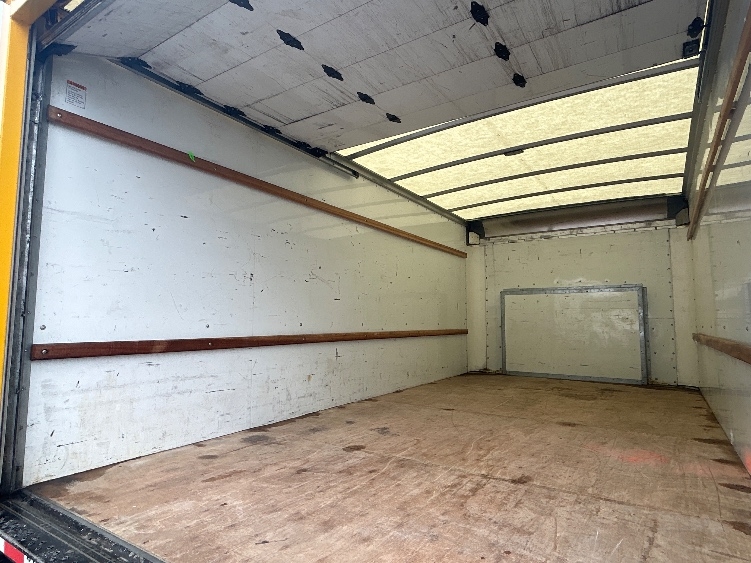 Used 2022 Ford E-350 - photo 11
