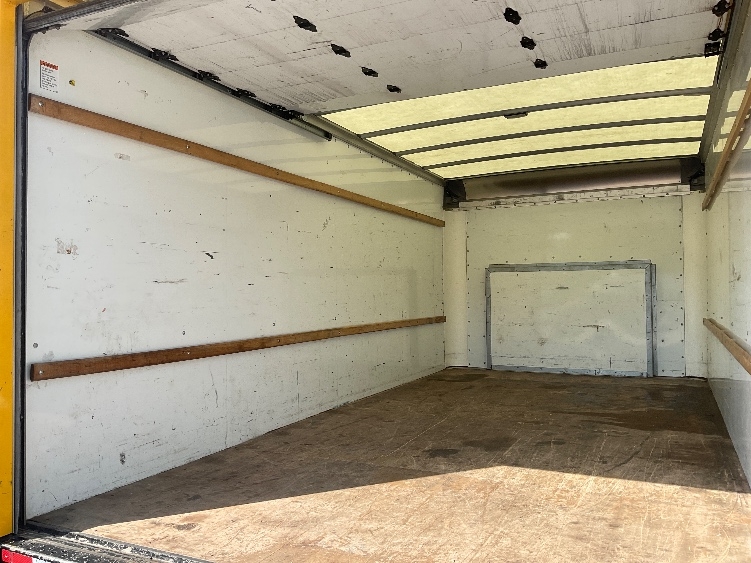 Used 2022 Ford E-350 - photo 12