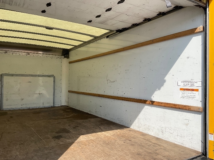 Used 2022 Ford E-350 - photo 13