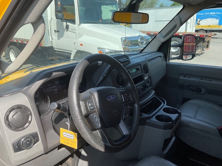 Used 2022 Ford E-350 - photo 18