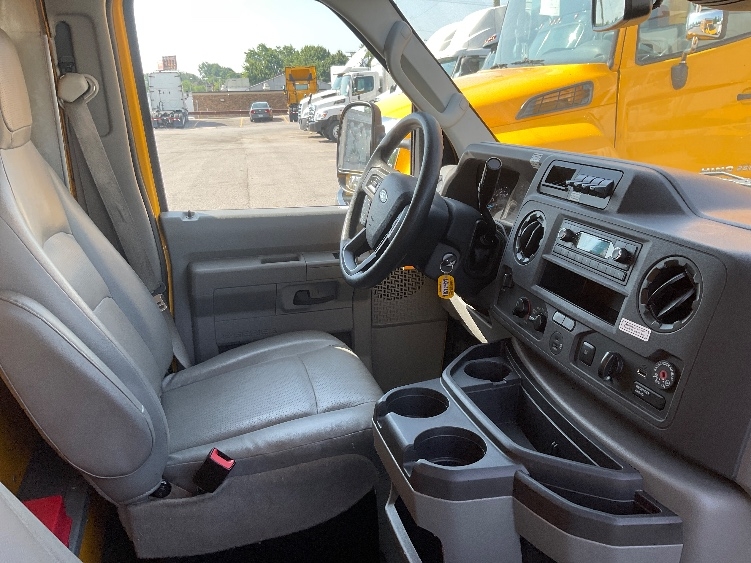 Used 2022 Ford E-350 - photo 23