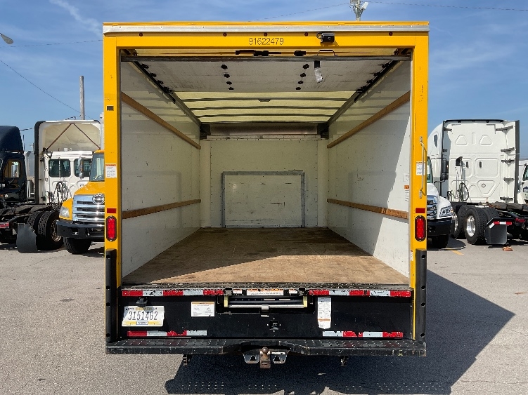 Used 2022 Ford E-350 - photo 10