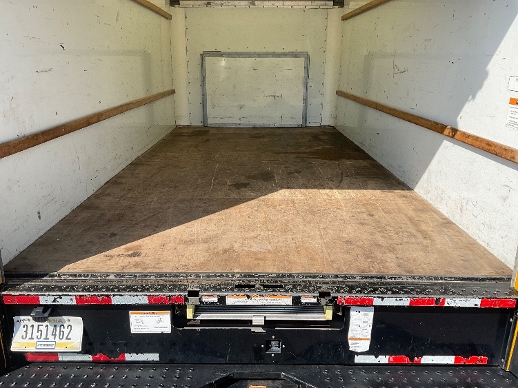 Used 2022 Ford E-350 - photo 11