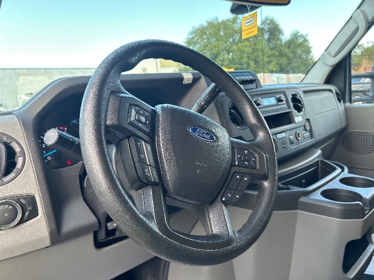 Used 2022 Ford E-350 - photo 15