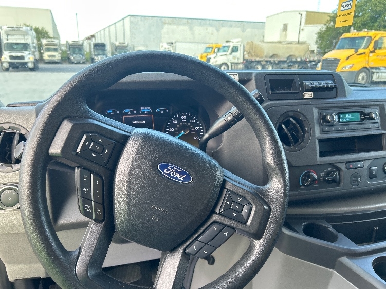 Used 2022 Ford E-350 - photo 16