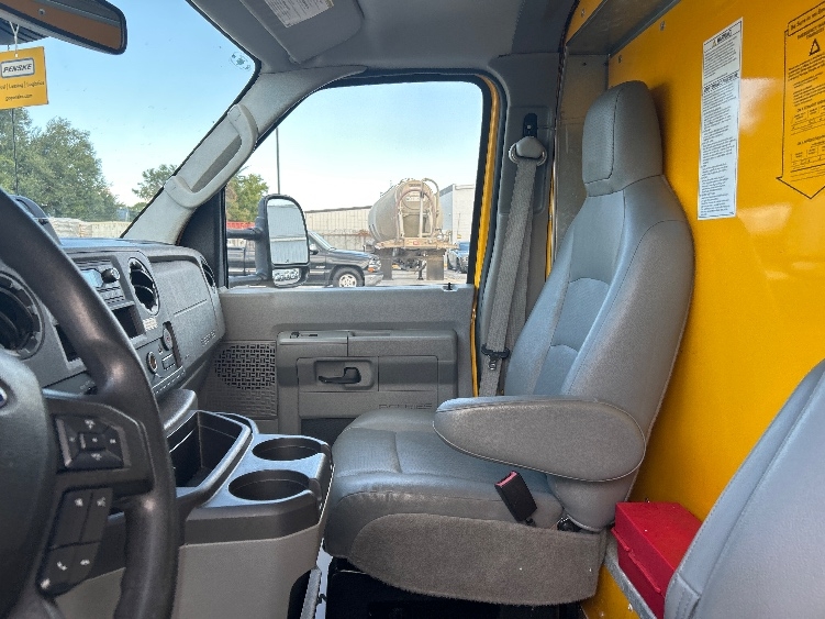 Used 2022 Ford E-350 - photo 17