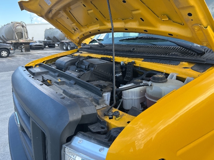 Used 2022 Ford E-350 - photo 22