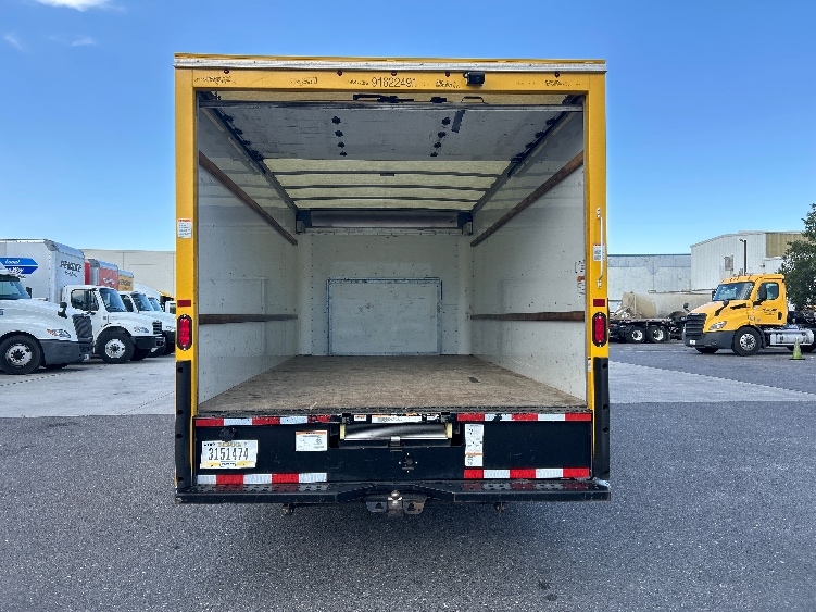 Used 2022 Ford E-350 - photo 9