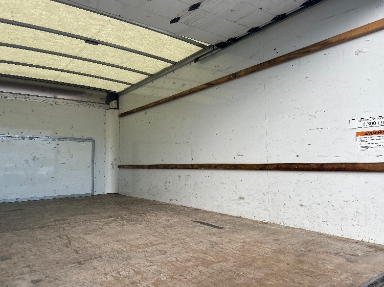 Used 2022 Ford E-350 - photo 11