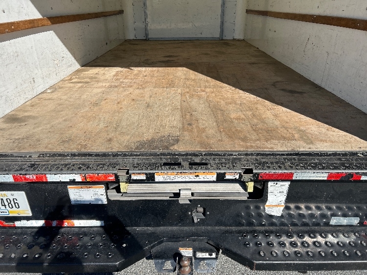 Used 2022 Ford E-350 - photo 12