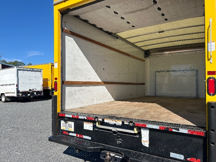 Used 2022 Ford E-350 - photo 13