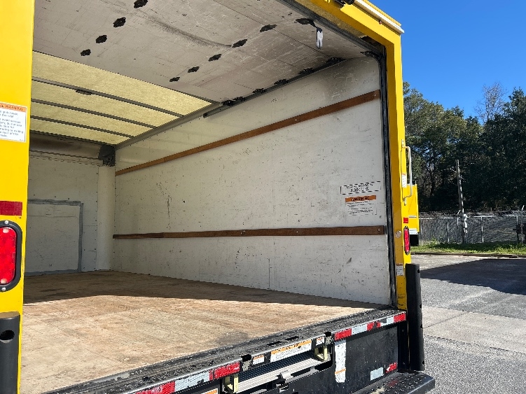 Used 2022 Ford E-350 - photo 14