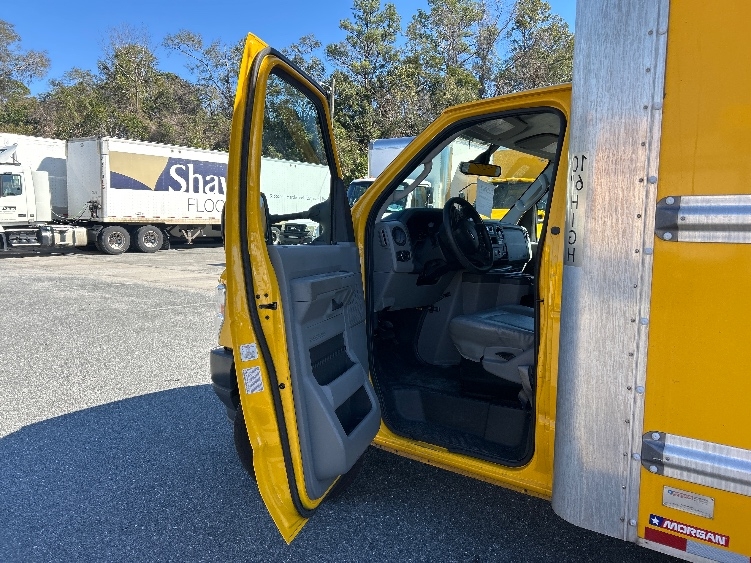 Used 2022 Ford E-350 - photo 18