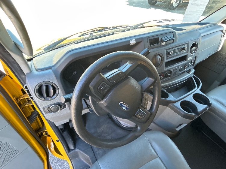Used 2022 Ford E-350 - photo 19