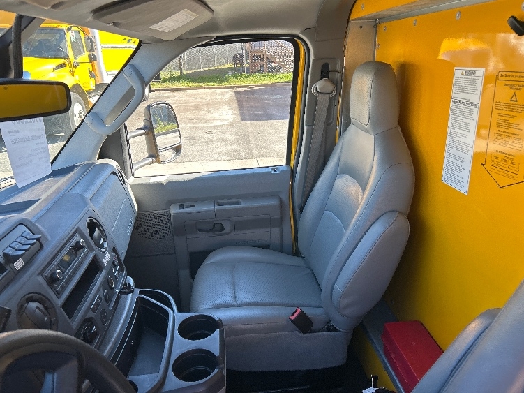 Used 2022 Ford E-350 - photo 21