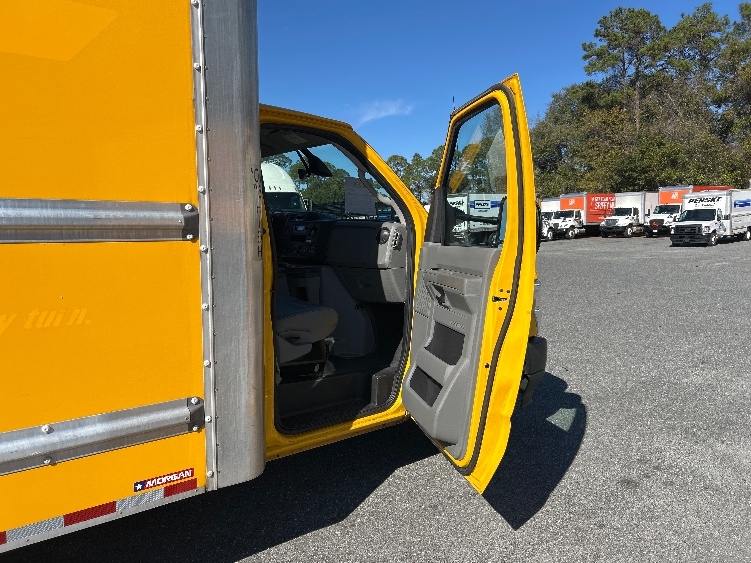 Used 2022 Ford E-350 - photo 22