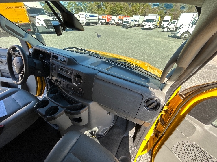 Used 2022 Ford E-350 - photo 23