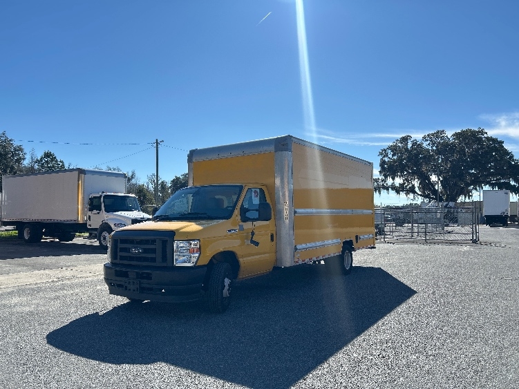 Used 2022 Ford E-350 - photo 5